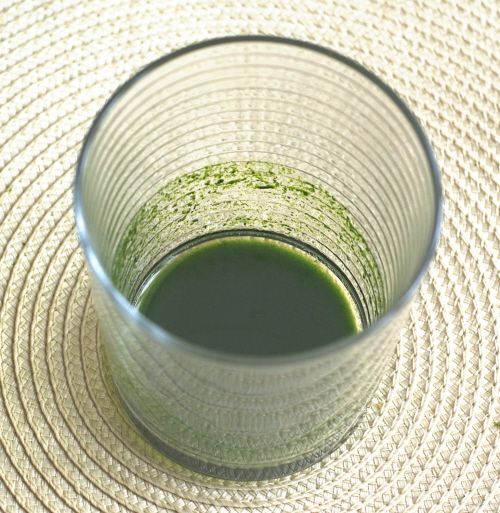 vegan, gluten-free wheatgrass juice on rickiheller.com