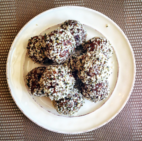 candida diet, sugar-free, gluten-free hemp power balls from Gena hamshaw