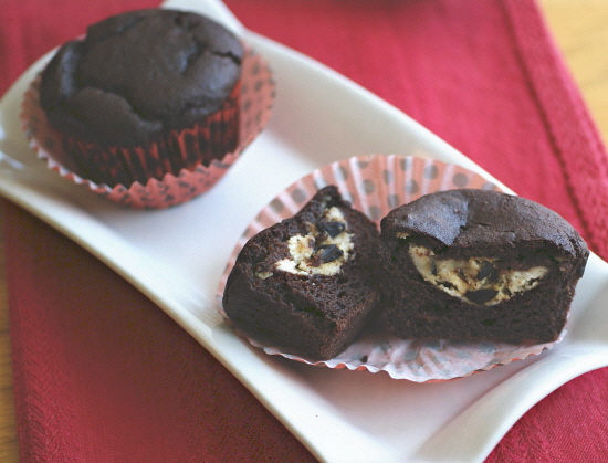 vegan, gluten-free chocolate cupcakes recipe on rickiheller.com