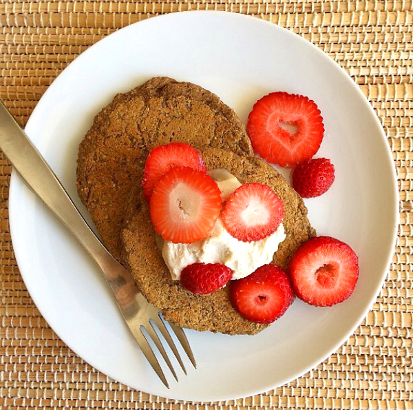 candida diet, sugar-free pancakes with ND Shake from orange naturals